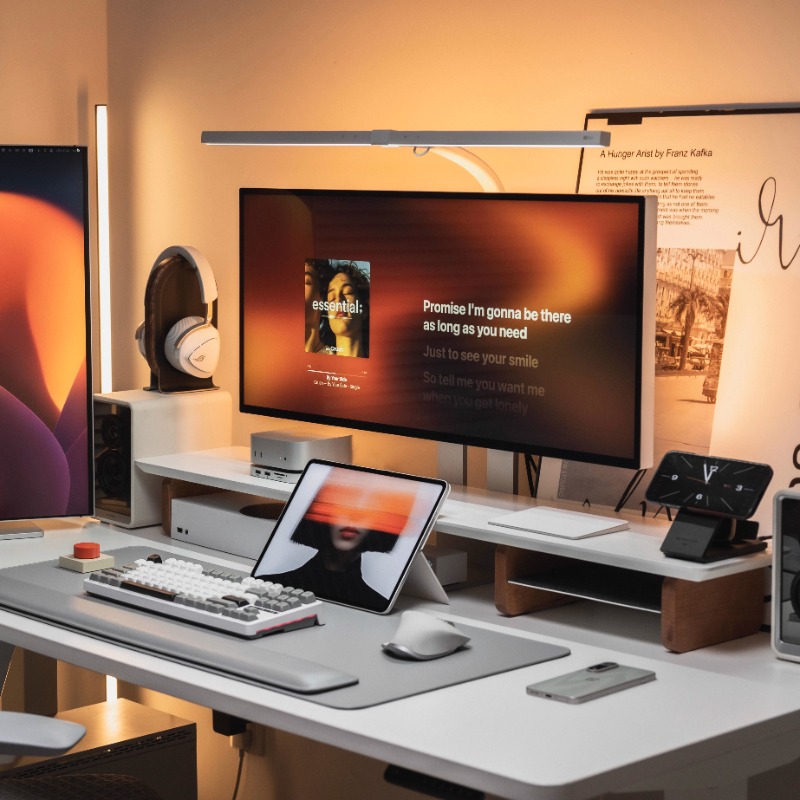Desk Setup With Laptop And Monitor - Nowoczesny podnośnik monitora Ergonomiczny organizer na