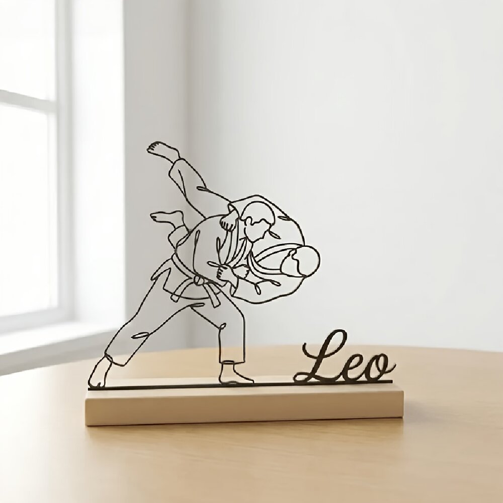 Desk Setup Decor - Personalizowana Statuetka Judo z Grawerem, Drewniana