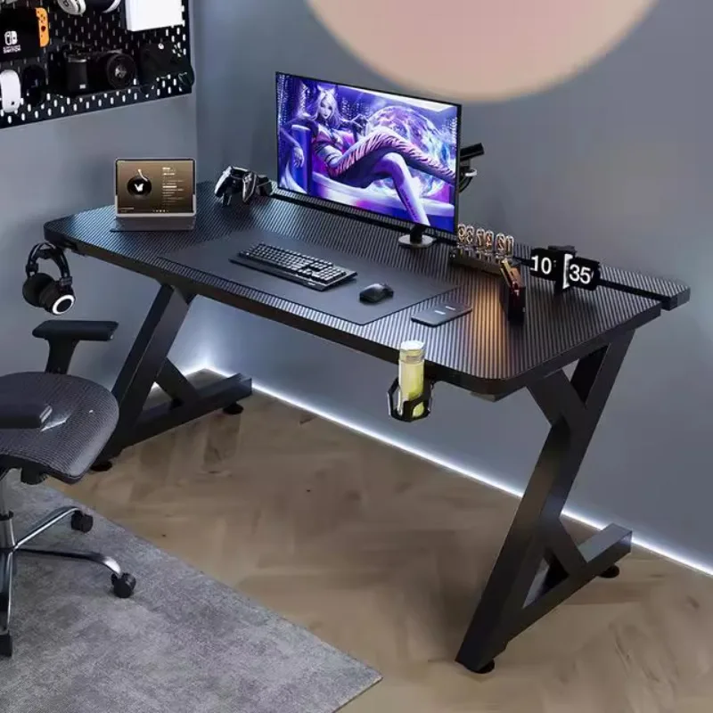 Minimalistyczne czarne biurka  – Desk Setup No Computer recenzja i cena