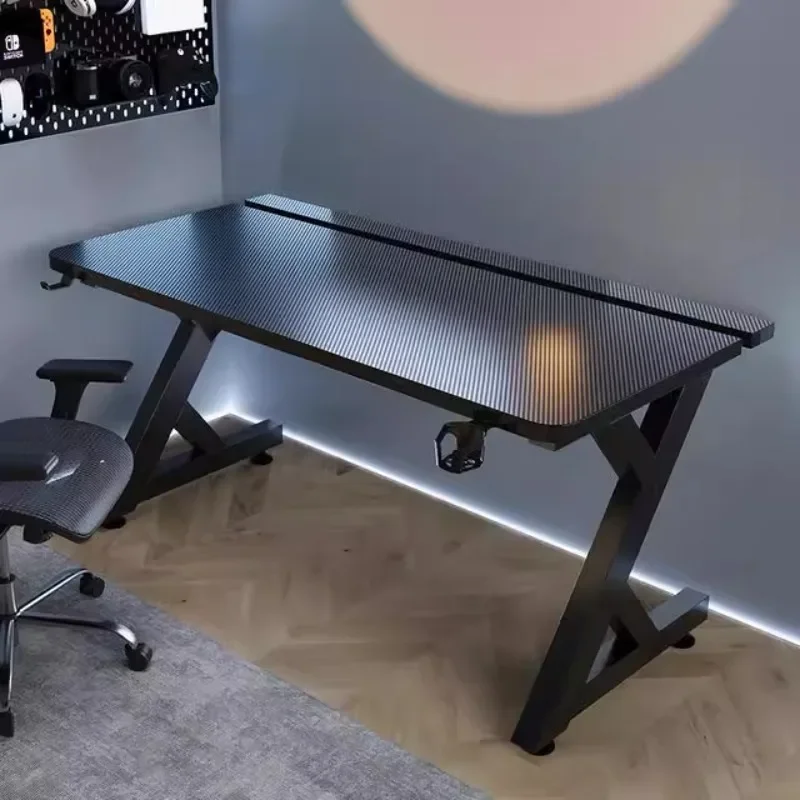 Minimalistyczne czarne biurka  – Desk Setup No Computer recenzja i cena