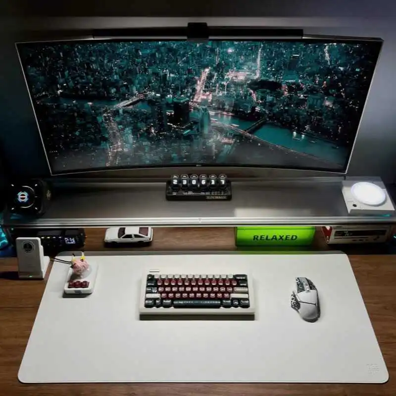 Aluminiowy Stojak na Monitor A – Desk Setup With Laptop And Monitor recenzja i cena